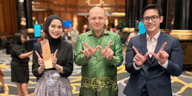 PLN UID Banten Buktikan Komitmen ESG, Raih Penghargaan Asia ESG Positive Impact Awards 2025