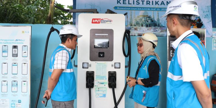 PLN Banten Cek Kesiapan SPKLU di Tol Tangerang–Merak Jelang Mudik