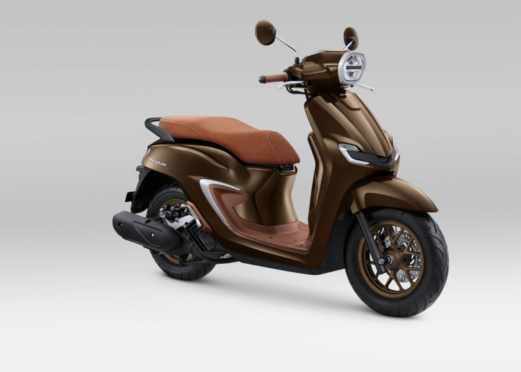 Semakin Mewah dan Retro, New Honda Stylo 160 Hadir dengan Warna Spesial Burgundy