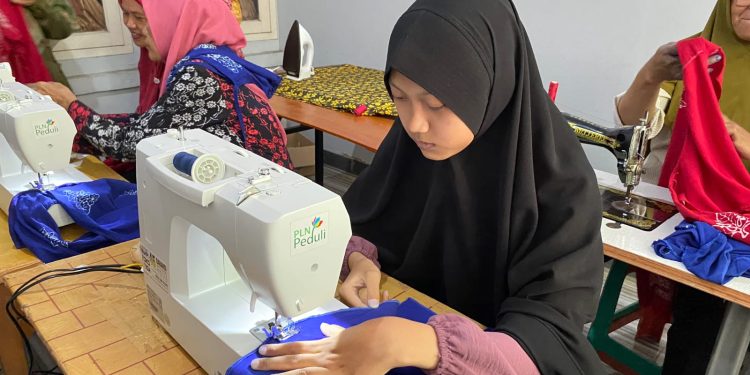 Menjahit Harapan dari Cilegon, Kisah Rina dan Rinara Batik yang Menginspirasi